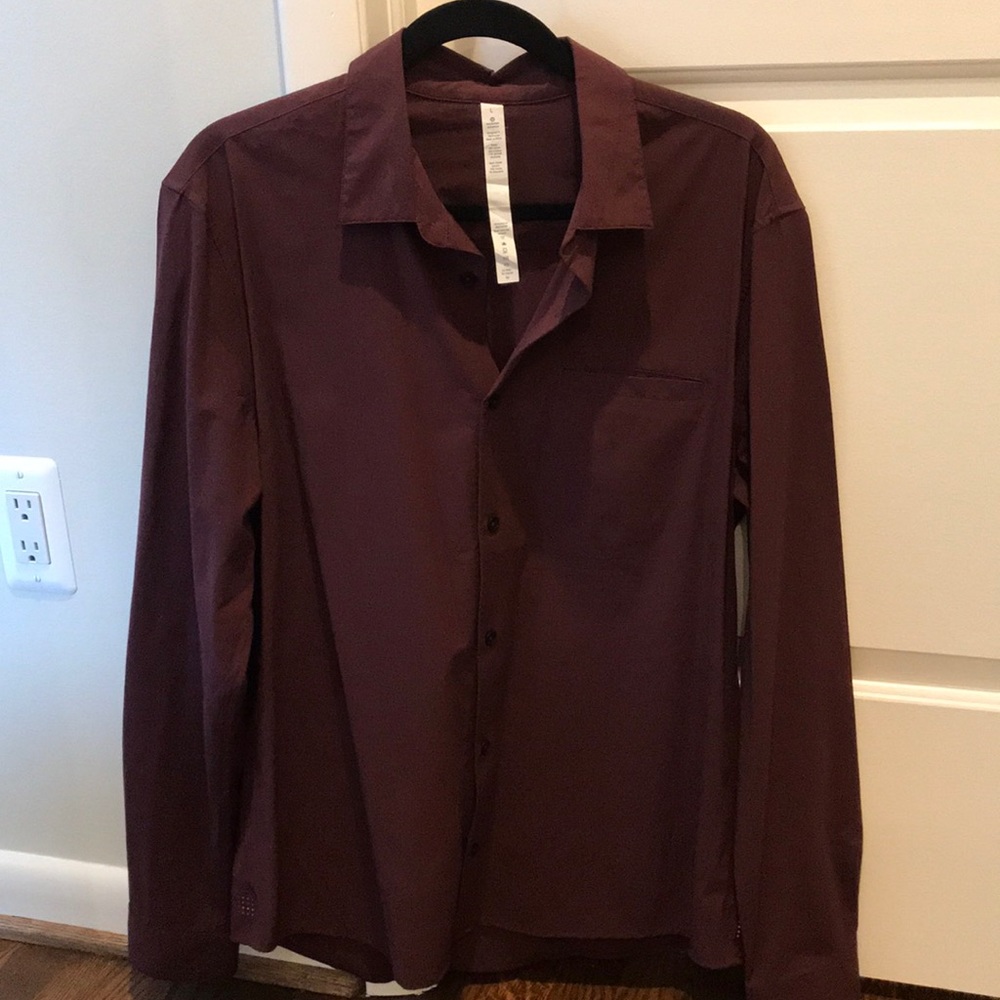 MENS LULULEMON BUTTON DOWN BURGUNDY LARGE